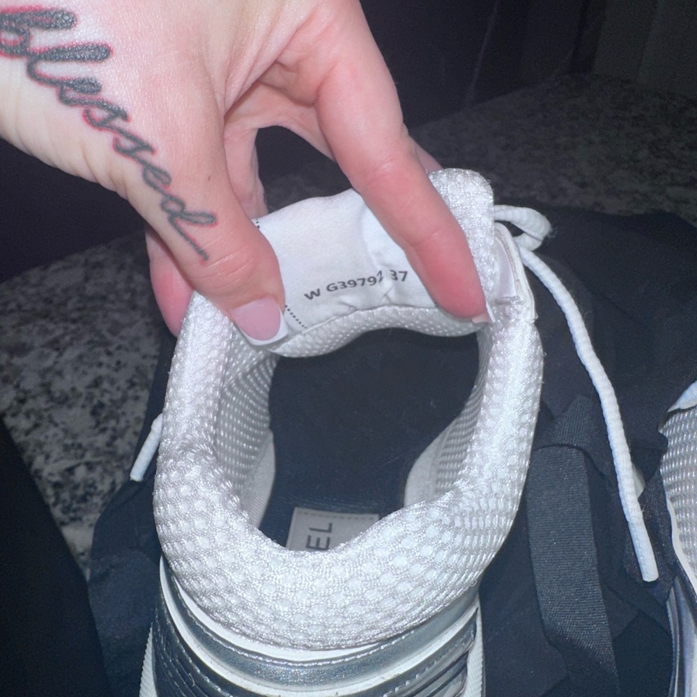 Chanel CC sneakers/ tennis shoes - Picture 7 of 16